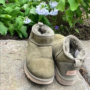 Olive ultra mini uggs
